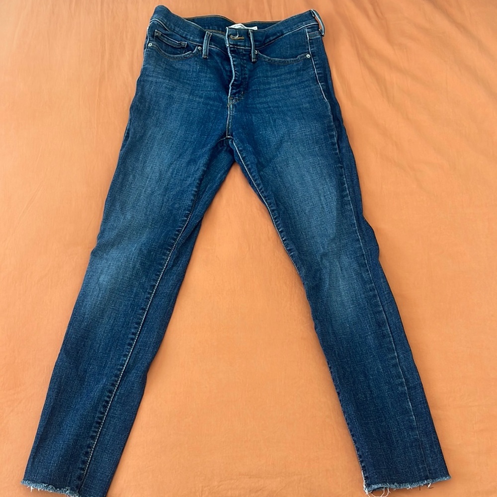 Levi’s dark wash skinny jeans